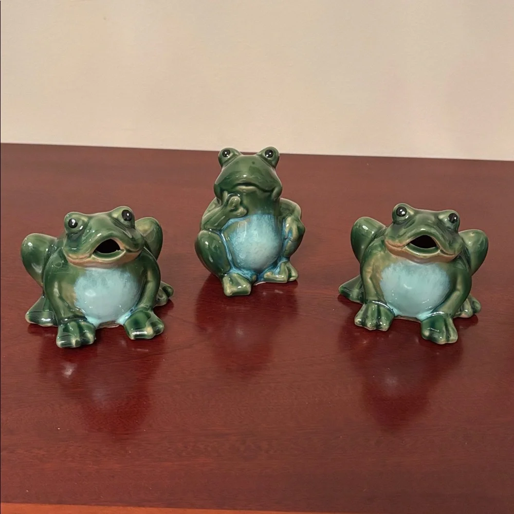 Set of three smooth ceramic green frog figurines